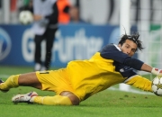 夺冠首场状态出色，雄鹿观众沸腾！，萨拉赫重返赛场气势如虹延续