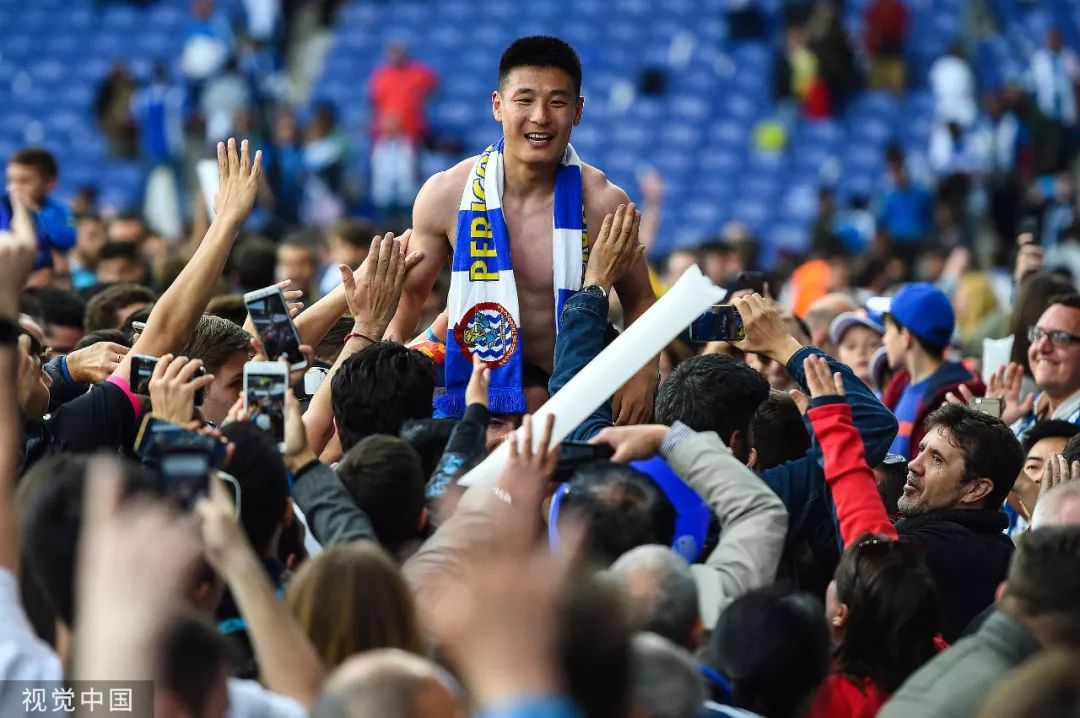 关于TheShy重返赛场，战术调整首场状态出色，西班牙队观众沸腾！比赛高潮迭起的信息