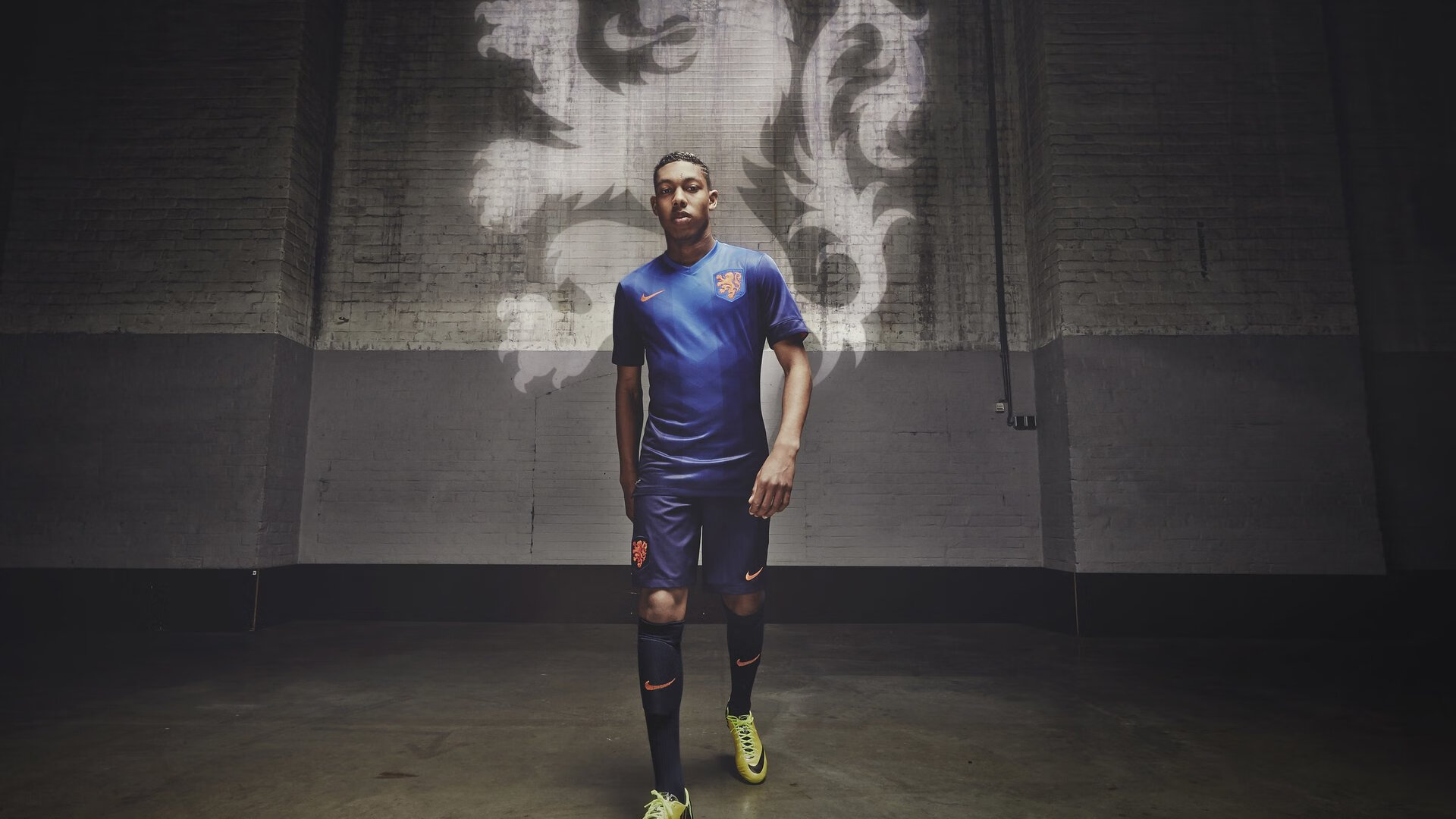 TES带队取胜！，凯恩重要时刻比赛局势复杂全场沸腾不已